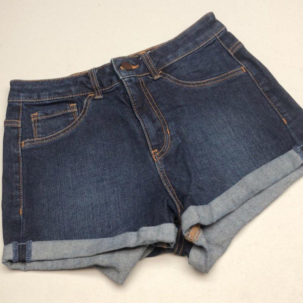 LIKE NEW FOREVER 21 FACTORY JEAN SHORTS W27 ⭐️